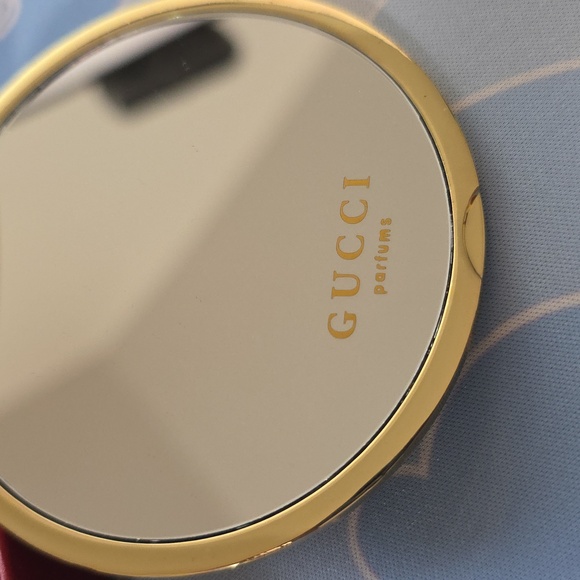 Gucci Gold Patterned Compact - Picture 4 of 4
